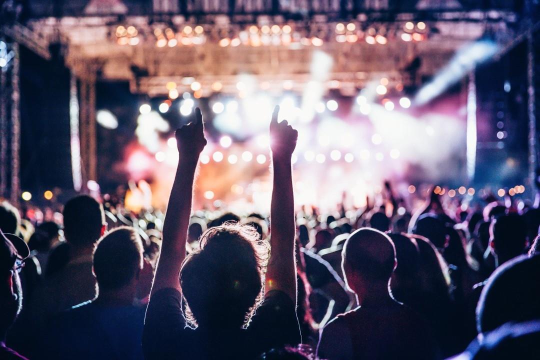 bilde som viser publikum på konsert - Klikk for stort bilde