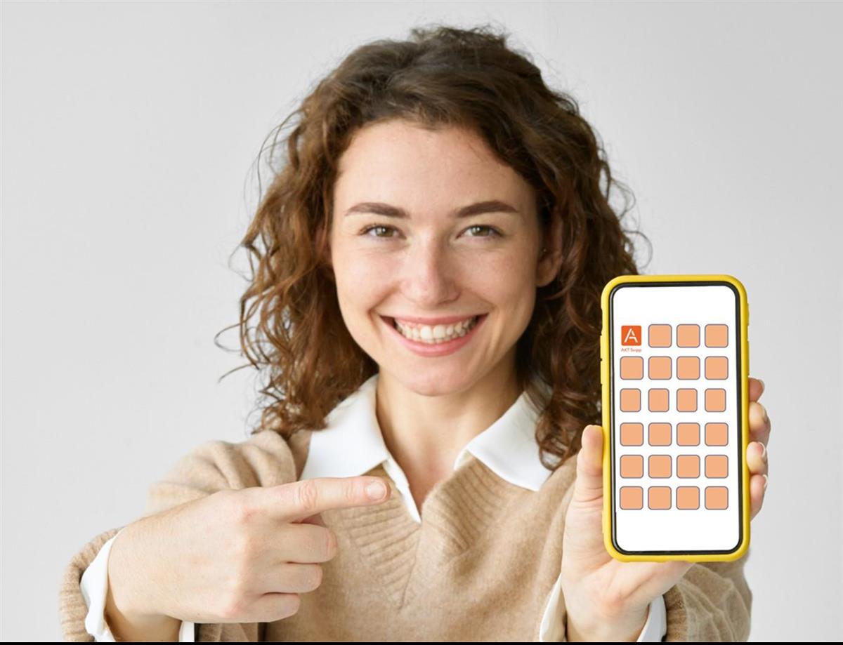 Bilde som viser jente som holder mobiltelefon - Klikk for stort bilde